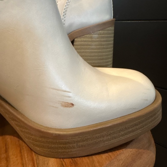 Women's Cream Ankle Boots - Picture 5 of 5